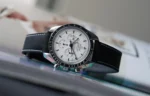 ⁦Omega (Speedmaster) watch for men 311.32.42.30.04.003⁩ - الصورة ⁦9⁩