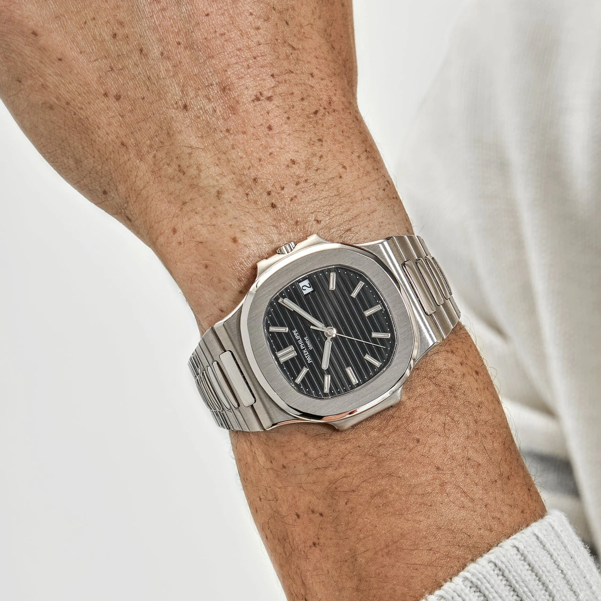 ⁦Patek Philippe Watch For Men 3711/1G-001⁩ - الصورة ⁦17⁩