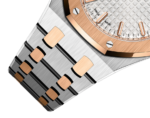⁦Audemars Piguet (Royal Oak) Watch For Women 77350SR.OO.1261SR.01⁩ - الصورة ⁦6⁩